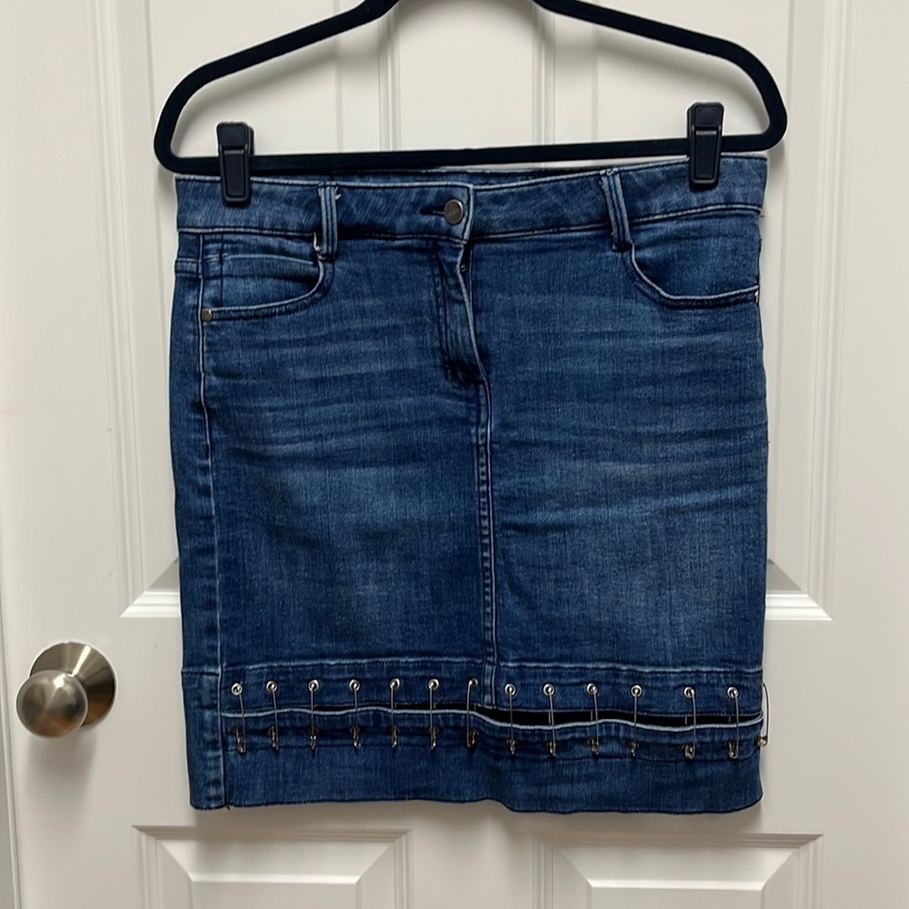 DKNY Dark Wash Denim Safety Pin Skirt‎ - Size 28